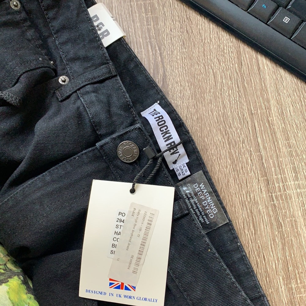 Black high waisted boyfriend jeans - Picture 2 of 3